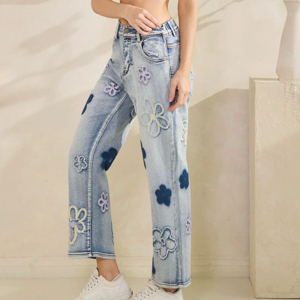 87 💕 Oli & Hali Floral Embroidered Blue Jeans